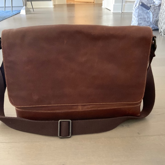 Frye Brown Leather Messenger Bag with Adjustable Strap